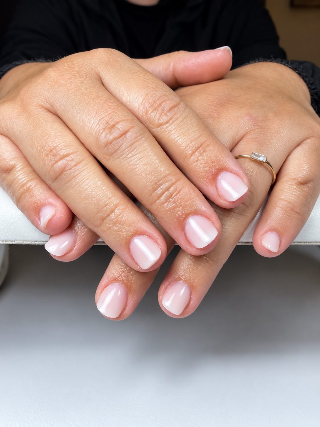 Short natural nails with a glossy pale-pink finish by Chic Sphere